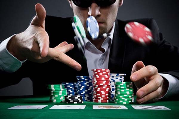 Có nên cờ bạc online hay không? Đánh casino online bị bắt không?