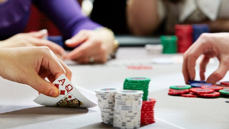 Tham gia chơi cờ bạc bạn cần biết dấu hiệu đối thủ đánh bài bịp để phát giác sớm
